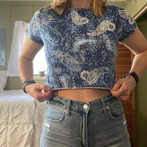 blue pattered cropped shirt
